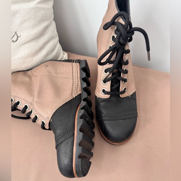 Sorel PDX Wedge bootie in black leather and tan Sz 7 - Picture 9 of 11